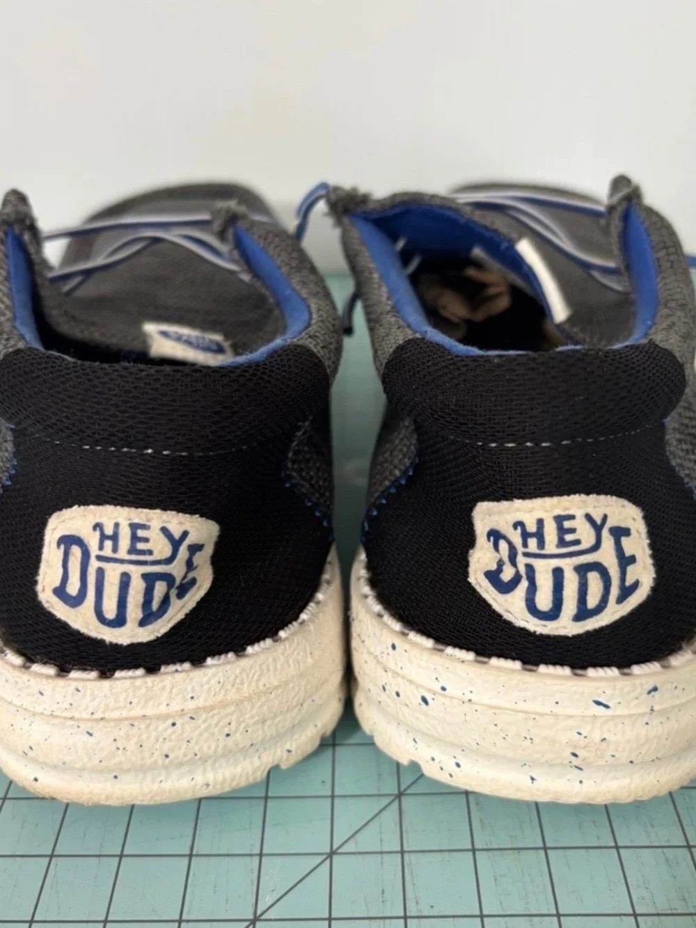 Hey Dude Shoes Youth 2 Wally Sox Loafers Sneakers Sharkskin Gray Fabric size YT6